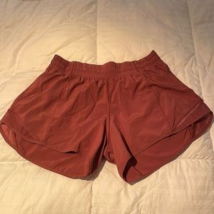 Lululemon Hotty hot 2.5” shorts in dark pink